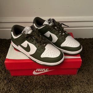 Nike dunk low olive color